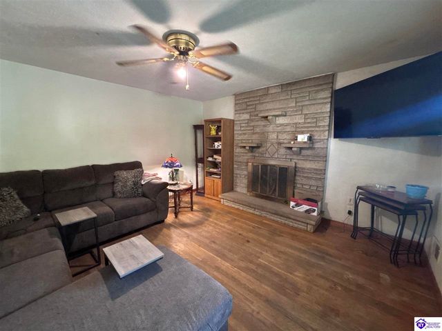 9022 Wanlou Drive, Louisville, KY 40272