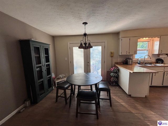 9022 Wanlou Drive, Louisville, KY 40272