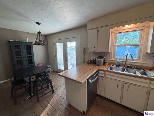 9022 Wanlou Drive, Louisville, KY 40272