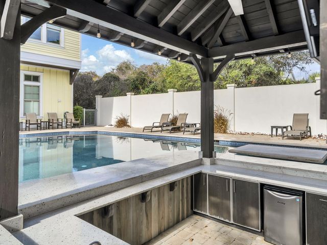 71 Dolphin Street, Destin, FL 32541