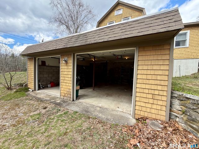 241 Niantic River Road, Waterford, CT 06385