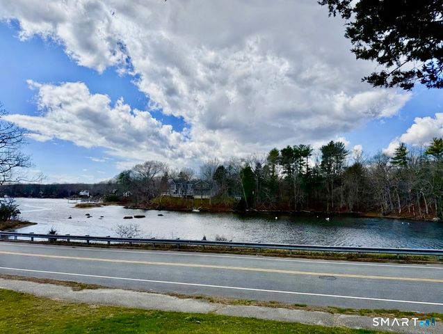 241 Niantic River Road, Waterford, CT 06385