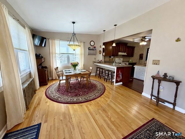 241 Niantic River Road, Waterford, CT 06385