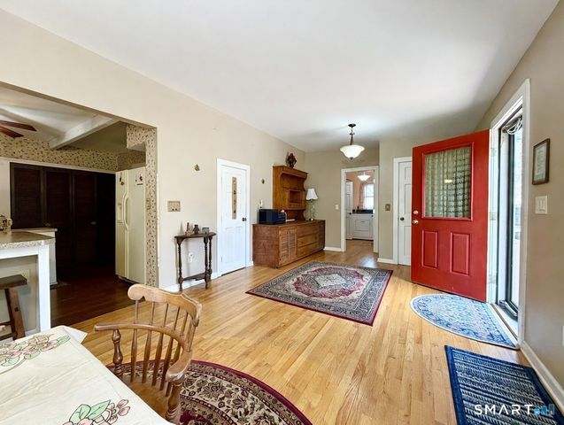 241 Niantic River Road, Waterford, CT 06385