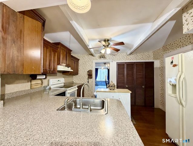 241 Niantic River Road, Waterford, CT 06385