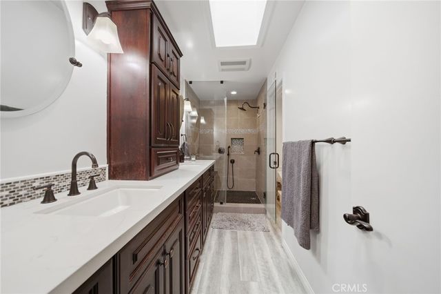 5 Deer Crk, Irvine, CA 92604