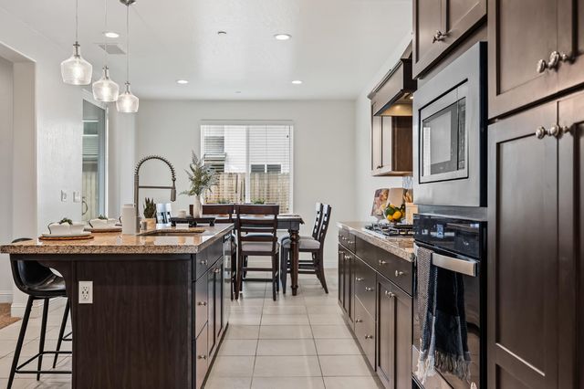 4187 Poe Avenue, Clovis, CA 93619