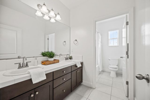 4187 Poe Avenue, Clovis, CA 93619