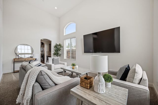 4187 Poe Avenue, Clovis, CA 93619