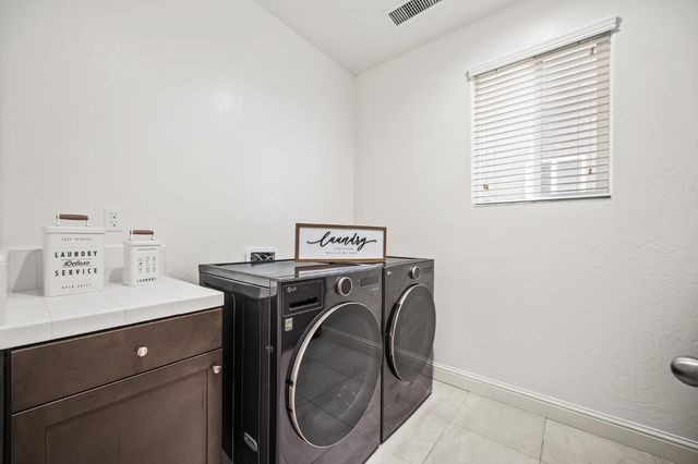 4187 Poe Avenue, Clovis, CA 93619