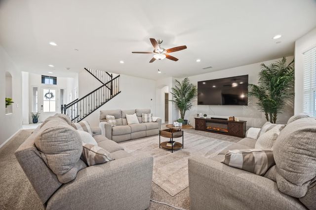 4187 Poe Avenue, Clovis, CA 93619