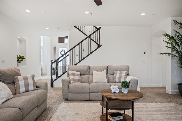 4187 Poe Avenue, Clovis, CA 93619