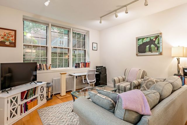 4 Kilsyth Terrace 14, Boston, MA 02135