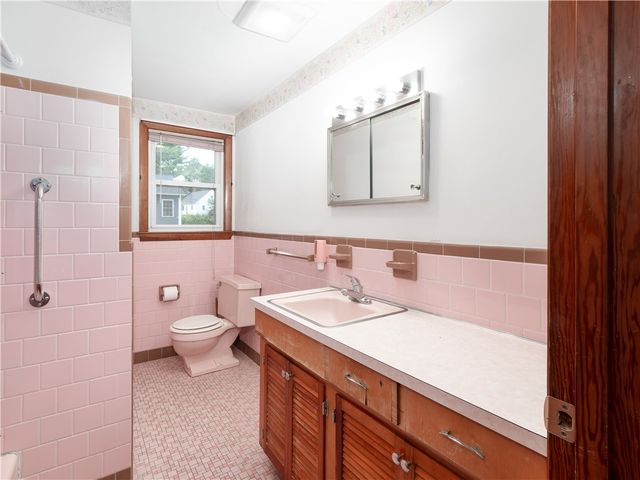 35 Williams Street, Coventry, RI 02816