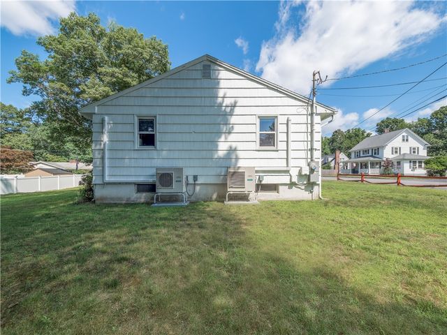 35 Williams Street, Coventry, RI 02816