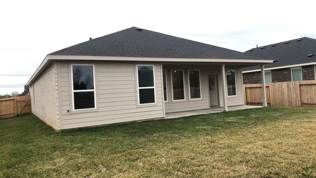 421 Robin Street, Angleton, TX 77515