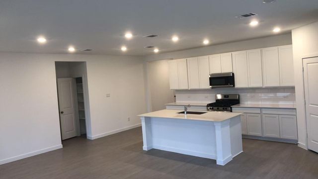 421 Robin Street, Angleton, TX 77515