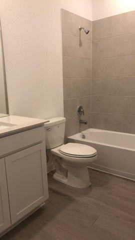 421 Robin Street, Angleton, TX 77515