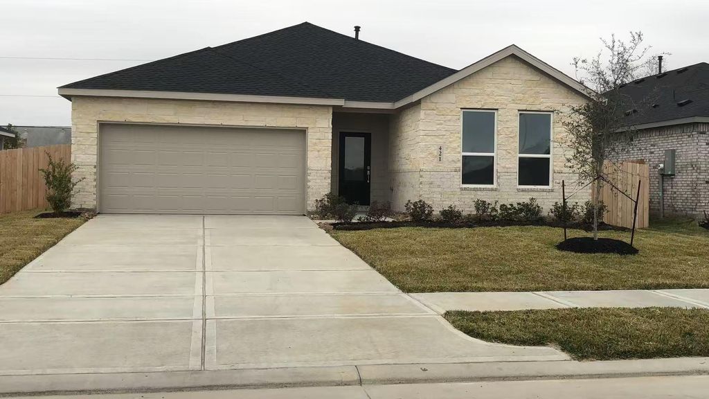 421 Robin Street, Angleton, TX 77515