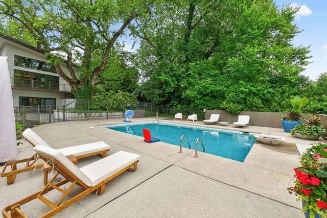 1980 Hillside Drive, Columbus, OH 43221
