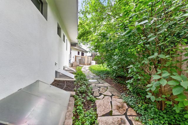 1980 Hillside Drive, Columbus, OH 43221