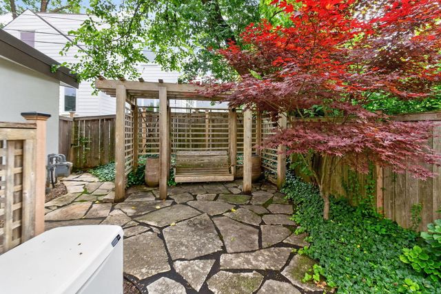 1980 Hillside Drive, Columbus, OH 43221