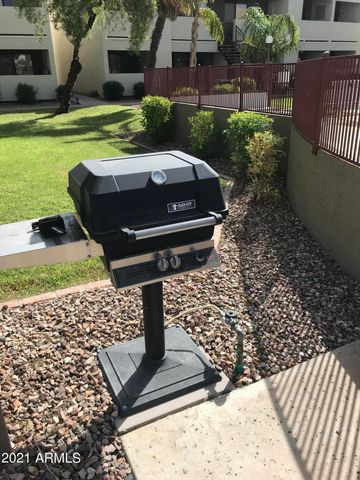 3301 E EARLL Drive 225, Phoenix, AZ 85018