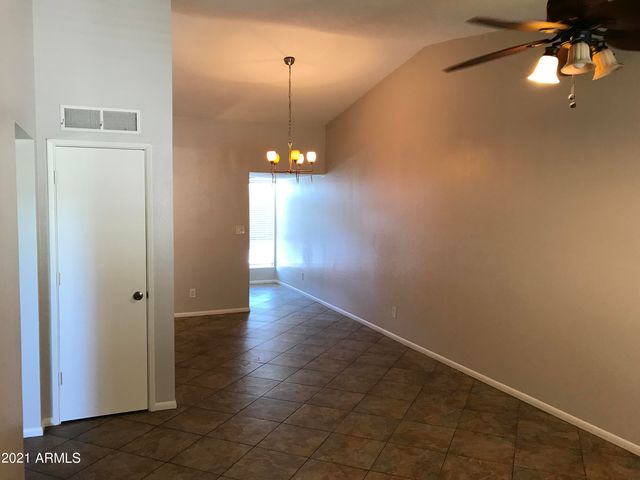 3301 E EARLL Drive 225, Phoenix, AZ 85018