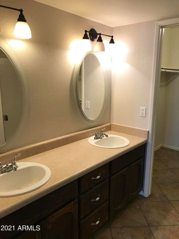 3301 E EARLL Drive 225, Phoenix, AZ 85018