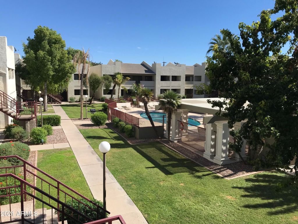 3301 E EARLL Drive 225, Phoenix, AZ 85018