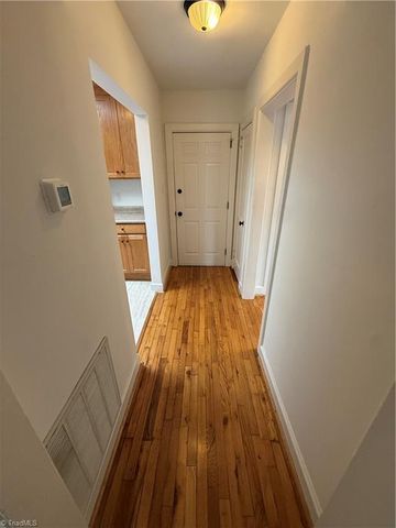 841 Reynolda Road 3, Winston-salem, NC 27104