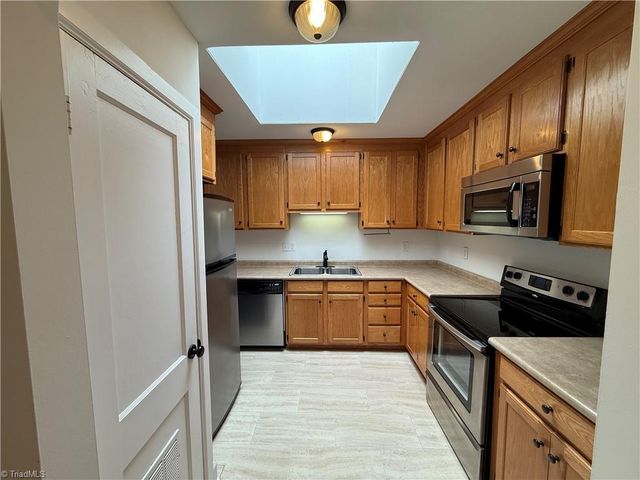 841 Reynolda Road 3, Winston-salem, NC 27104
