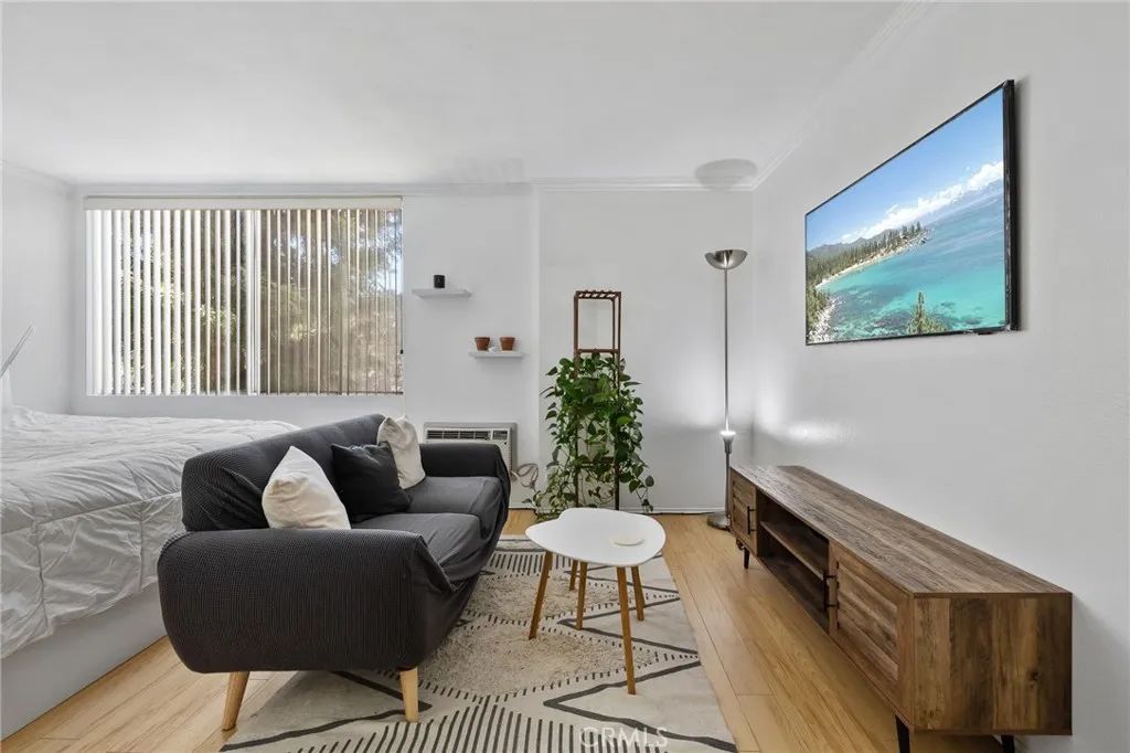 Image 2 of property listing at 525 S Ardmore Avenue 257, Los Angeles, CA 90020