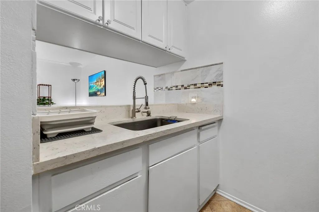 Image 11 of property listing at 525 S Ardmore Avenue 257, Los Angeles, CA 90020