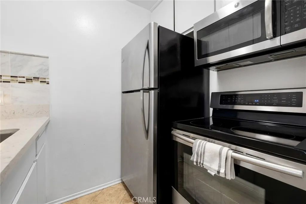 Image 13 of property listing at 525 S Ardmore Avenue 257, Los Angeles, CA 90020