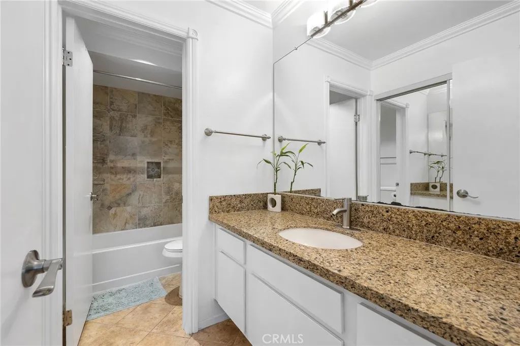 Image 14 of property listing at 525 S Ardmore Avenue 257, Los Angeles, CA 90020