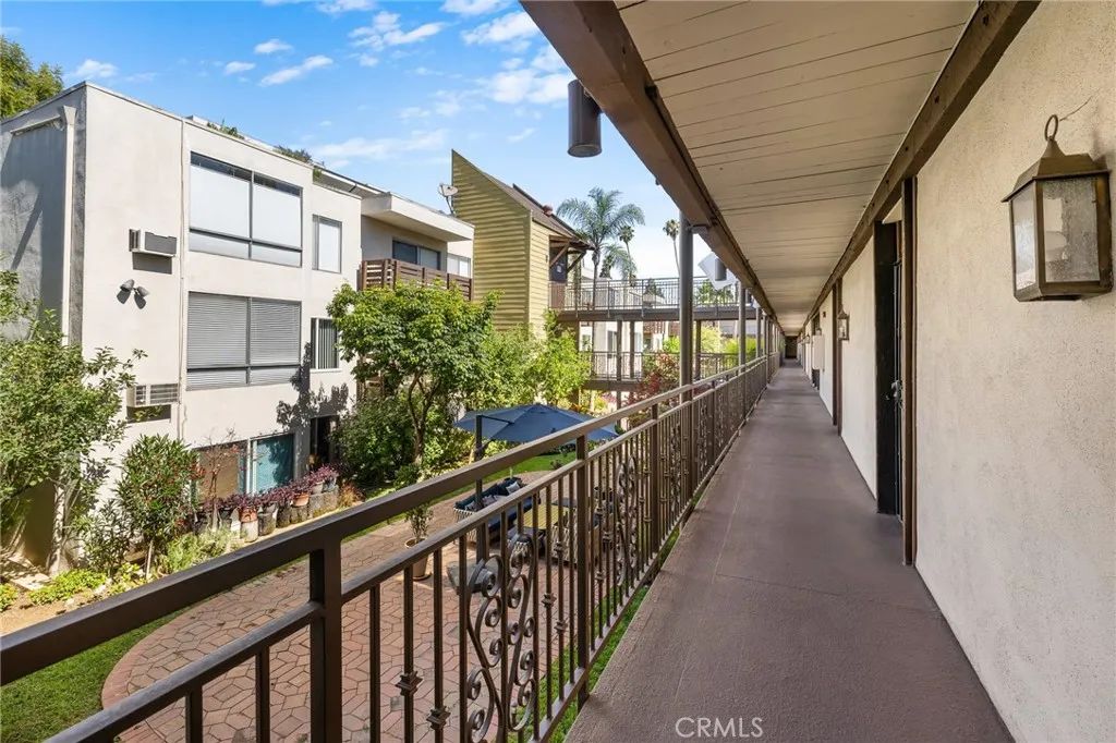 Image 16 of property listing at 525 S Ardmore Avenue 257, Los Angeles, CA 90020