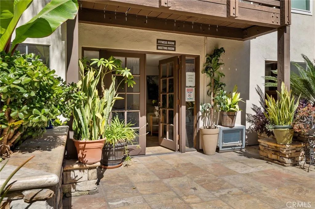 Image 17 of property listing at 525 S Ardmore Avenue 257, Los Angeles, CA 90020
