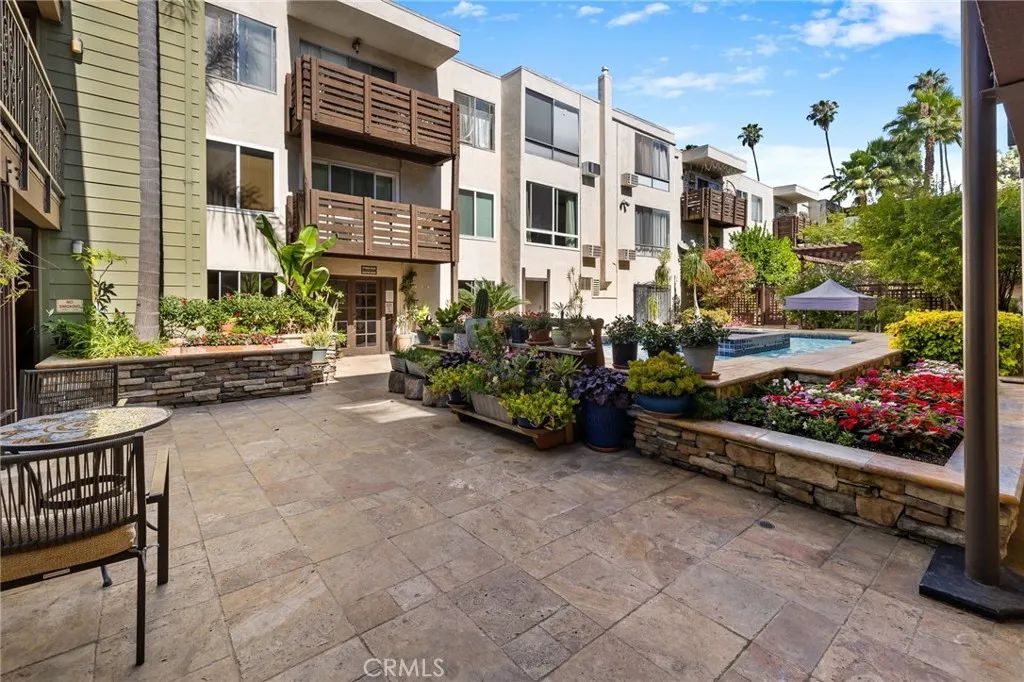 Image 18 of property listing at 525 S Ardmore Avenue 257, Los Angeles, CA 90020