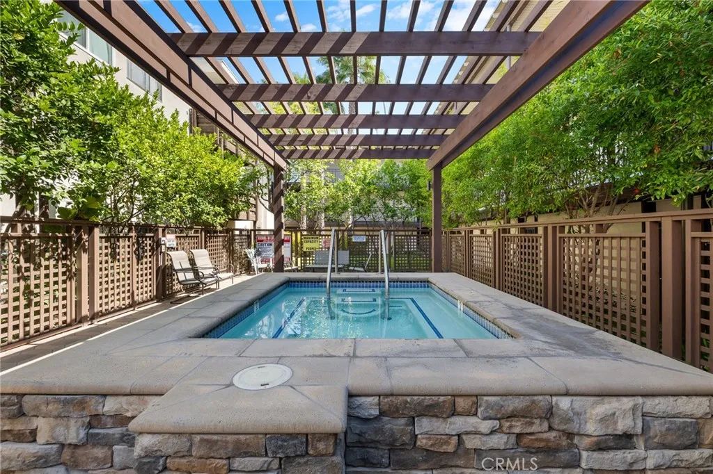 Image 19 of property listing at 525 S Ardmore Avenue 257, Los Angeles, CA 90020