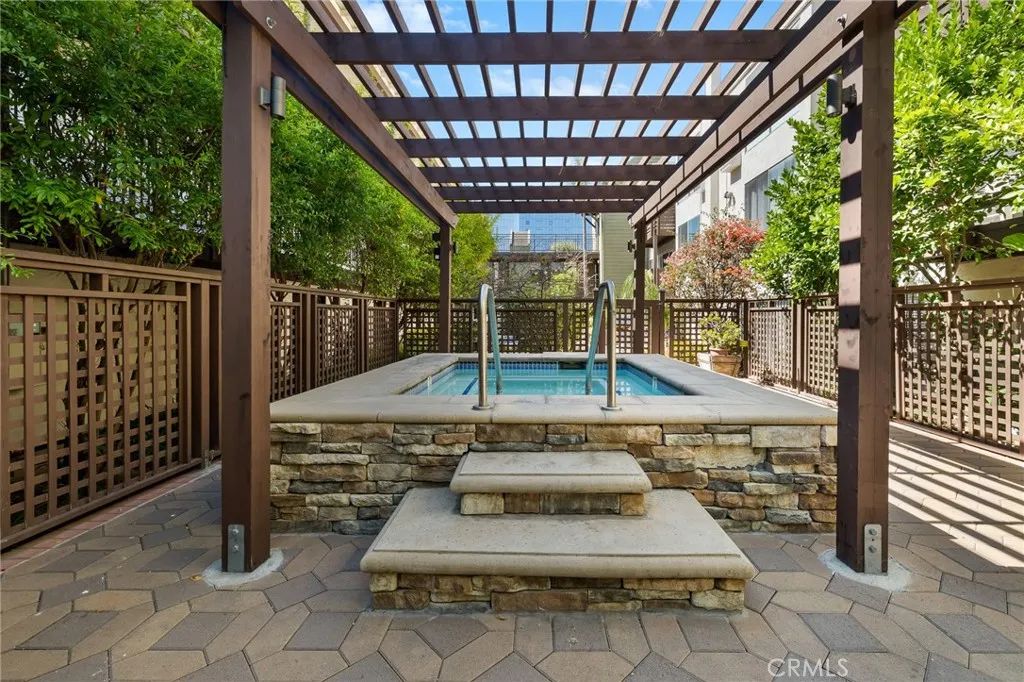 Image 20 of property listing at 525 S Ardmore Avenue 257, Los Angeles, CA 90020