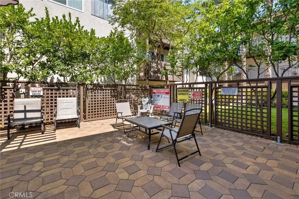 Image 21 of property listing at 525 S Ardmore Avenue 257, Los Angeles, CA 90020