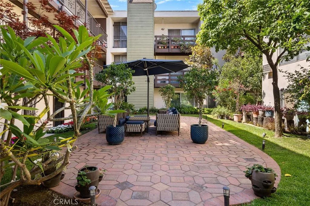 Image 22 of property listing at 525 S Ardmore Avenue 257, Los Angeles, CA 90020