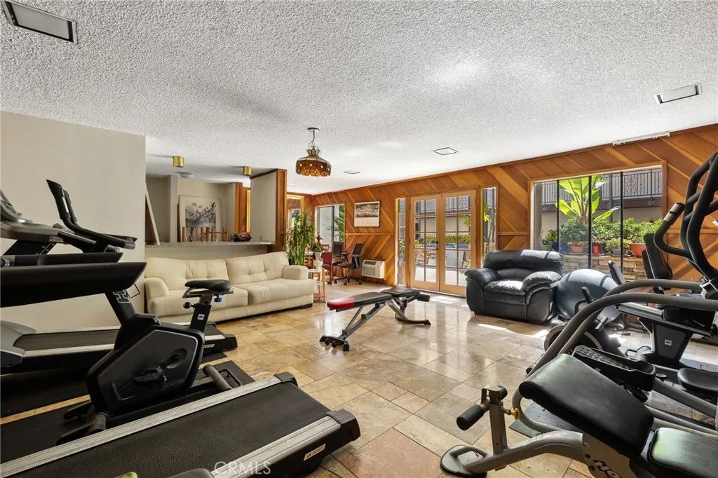 Image 25 of property listing at 525 S Ardmore Avenue 257, Los Angeles, CA 90020