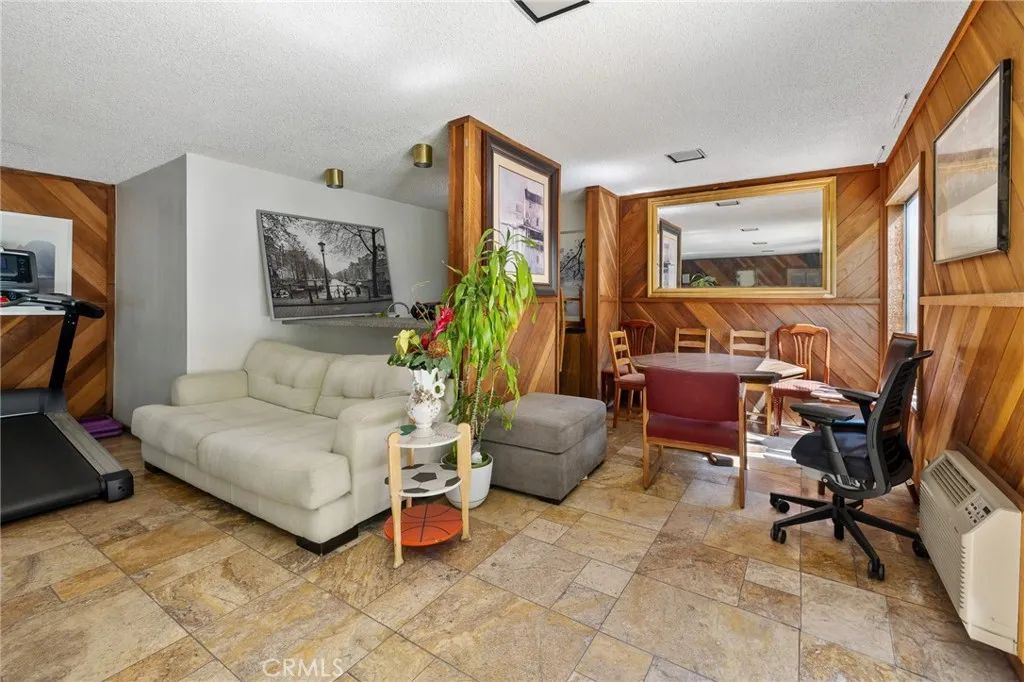 Image 28 of property listing at 525 S Ardmore Avenue 257, Los Angeles, CA 90020