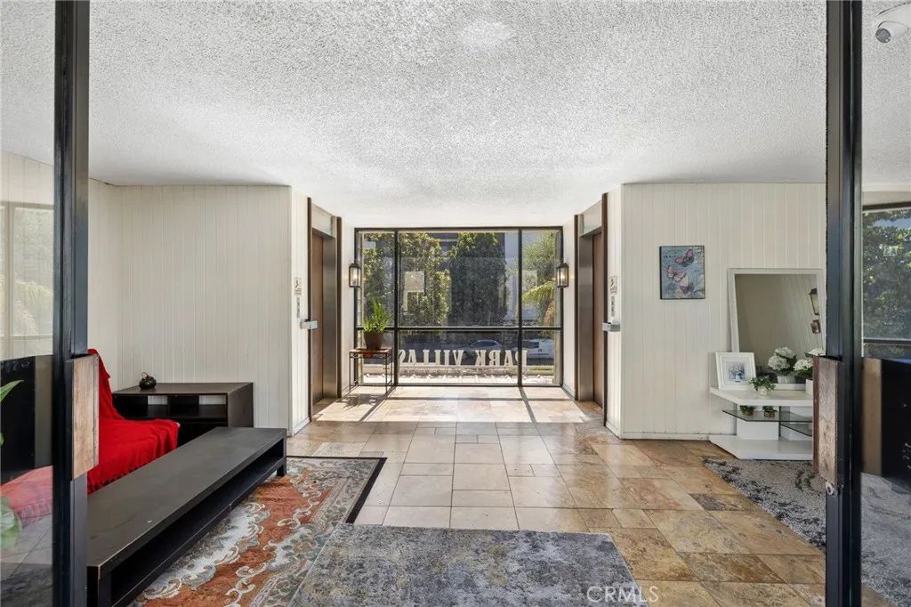Image 29 of property listing at 525 S Ardmore Avenue 257, Los Angeles, CA 90020