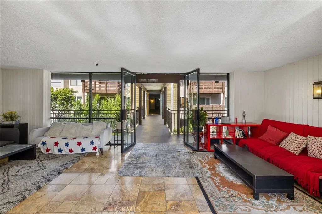 Image 30 of property listing at 525 S Ardmore Avenue 257, Los Angeles, CA 90020