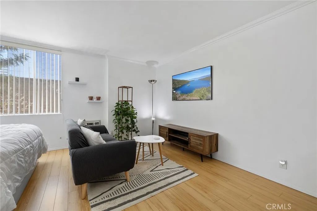 Image 4 of property listing at 525 S Ardmore Avenue 257, Los Angeles, CA 90020