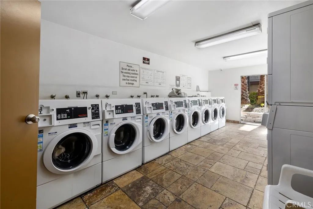 Image 32 of property listing at 525 S Ardmore Avenue 257, Los Angeles, CA 90020