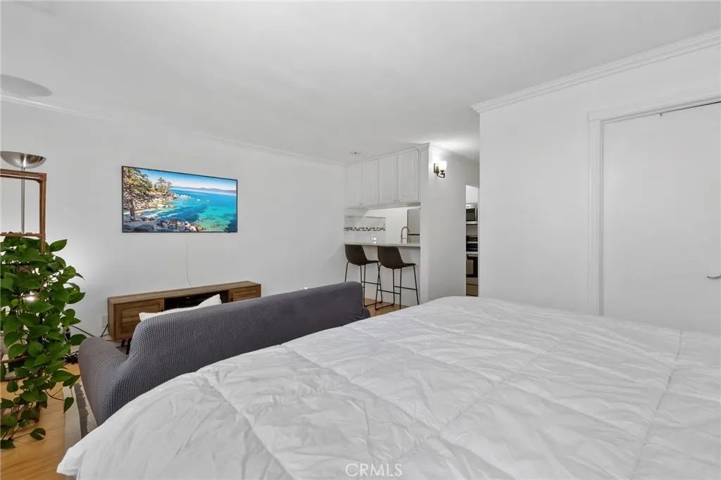Image 7 of property listing at 525 S Ardmore Avenue 257, Los Angeles, CA 90020